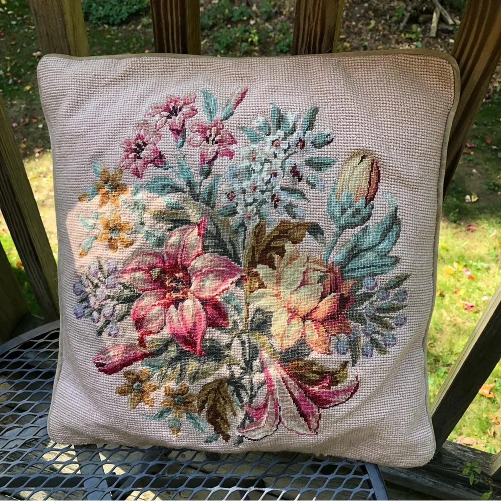 Vintage Shabby Steinwinder Enterprises Woolen Needlepoint Floral Pillow